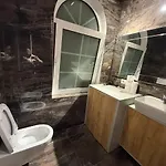 Atrium Luxe Apartment, Sauk, * 地拉那