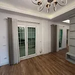 Atrium Luxe Apartment, Sauk, 公寓 地拉那