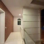 公寓 Atrium Luxe Apartment, Sauk, 地拉那