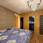 Atrium Luxe Apartment, Sauk, 地拉那