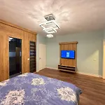 Atrium Luxe Apartment, Sauk, 公寓 地拉那