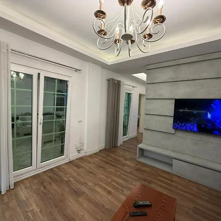 Atrium Luxe Apartment, Sauk, *