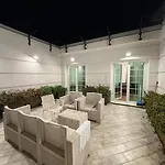 アパート Atrium Luxe Apartment, Sauk, *