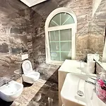 Atrium Luxe Apartment, Sauk, ティラナ