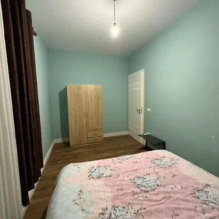 Atrium Luxe Apartment, Sauk, *