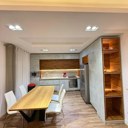 Atrium Luxe Apartment, Sauk, Apartamento Tirana