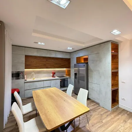 Atrium Luxe Apartment, Sauk, Apartamento