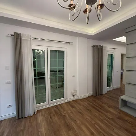 Atrium Luxe Apartment, Sauk, Apartamento Tirana