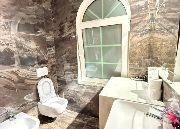 Atrium Luxe Apartment, Sauk, Tirana